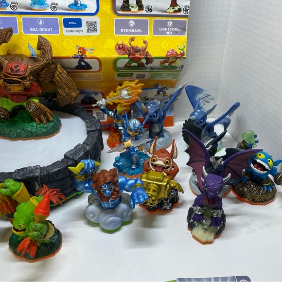Lot of 20 Various Skylander Figures Portal + Cards Map Case VGC No Duplicates - Picture 8 of 11